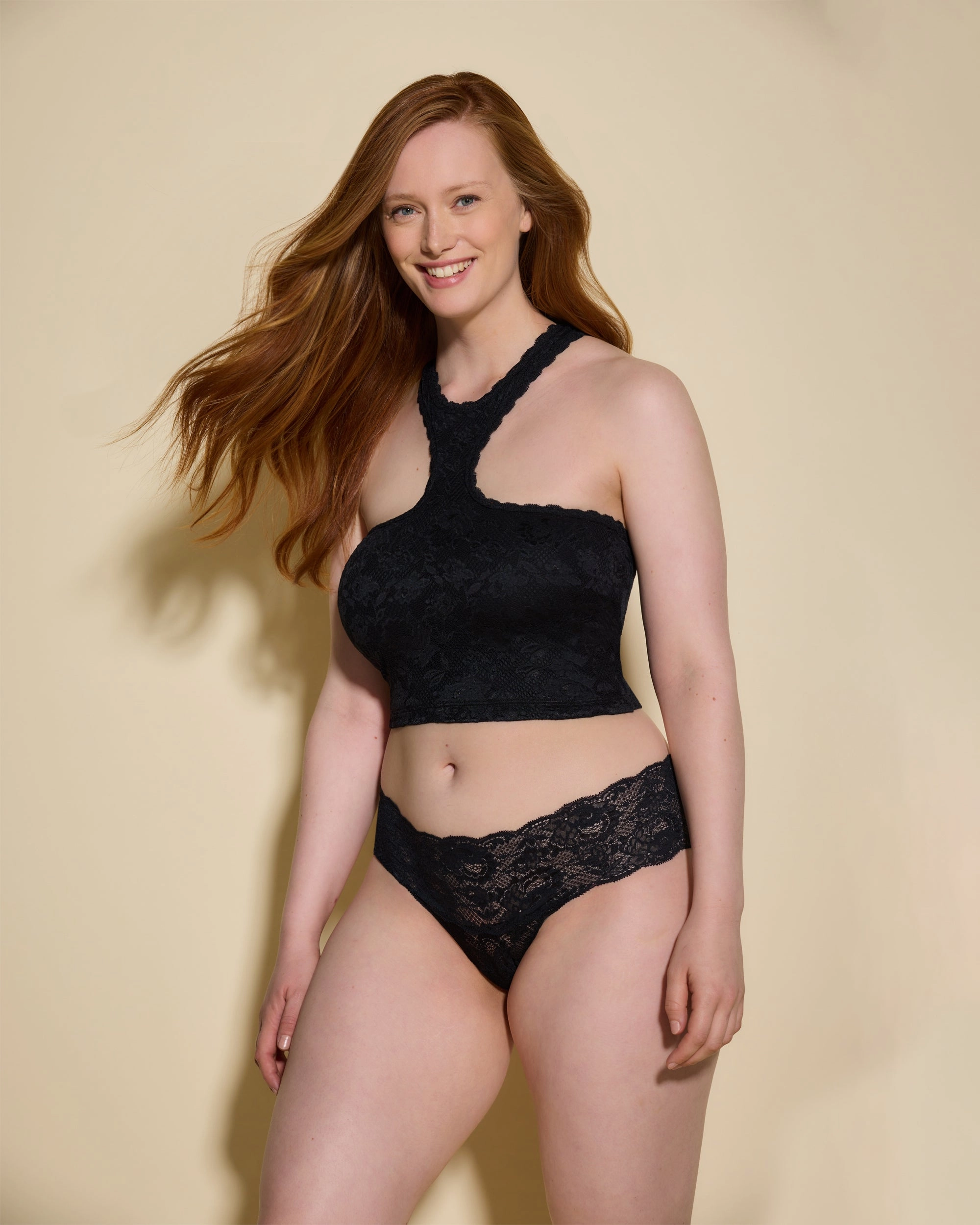 Curvy Kurzes Neckholder-Cami