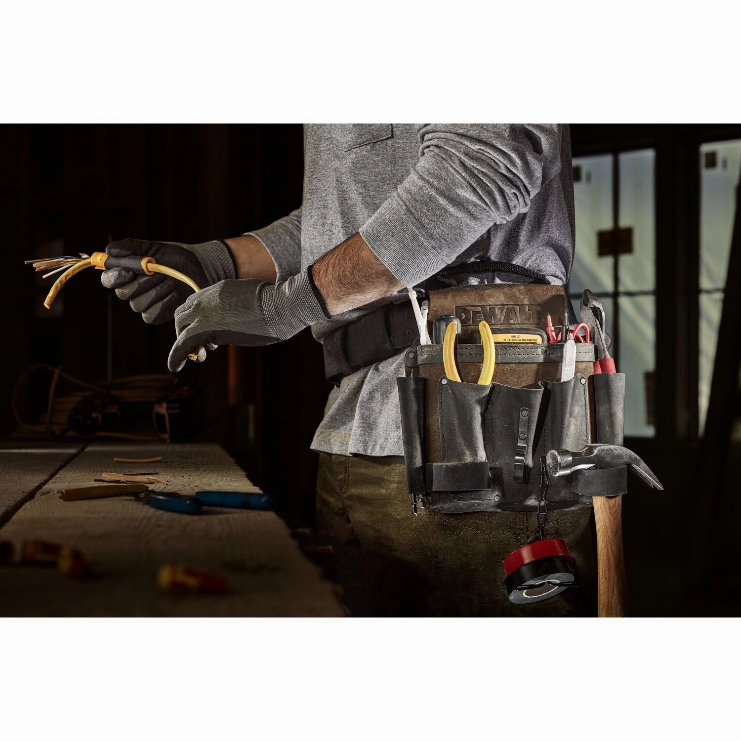 DEWALT DWST550114-Leather Electrician Pouch 2023