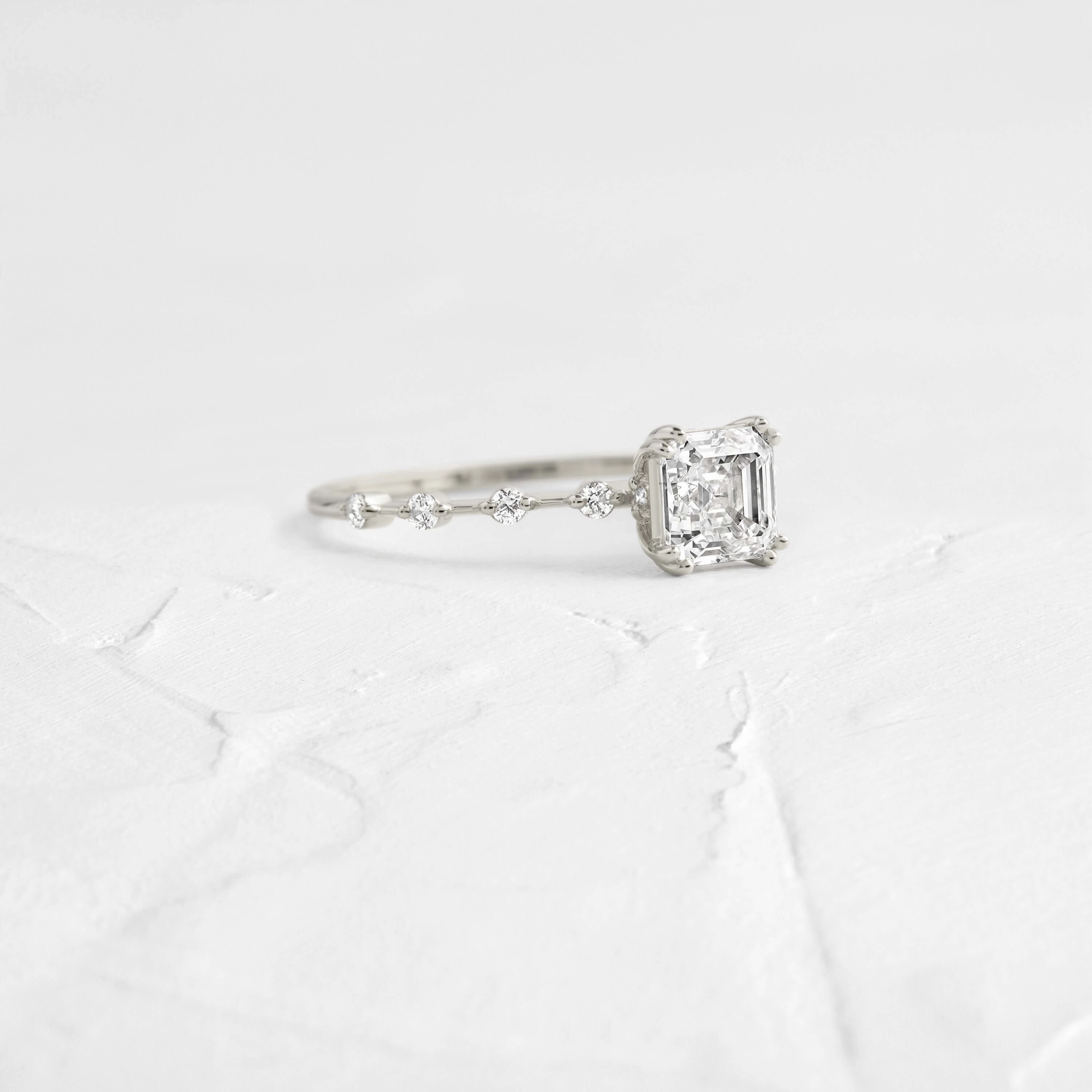 Distance Ring, Asscher Cut