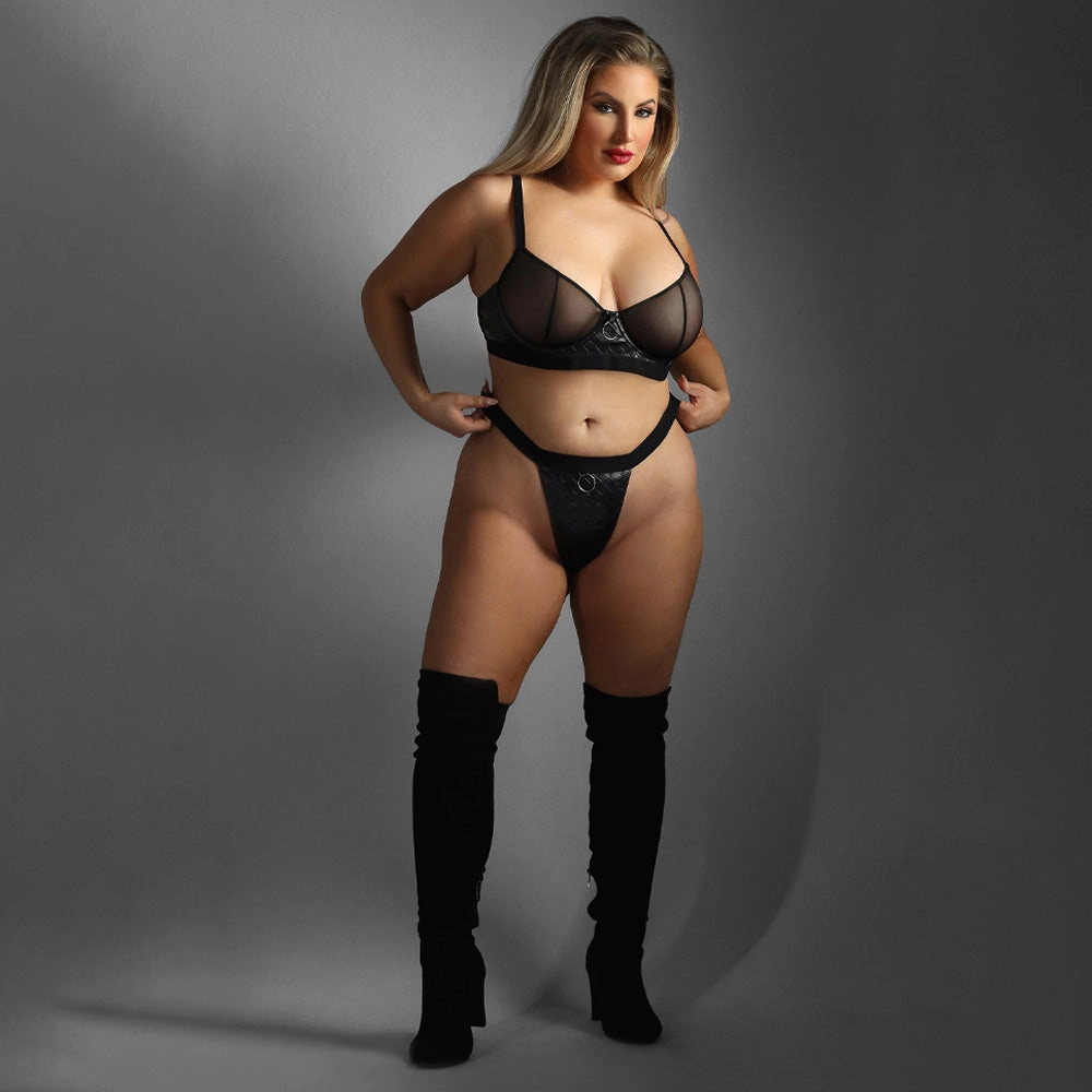 Fantasy Lingerie Quilted Wet Look Mesh Bra & Crotchless Panty - Curvy